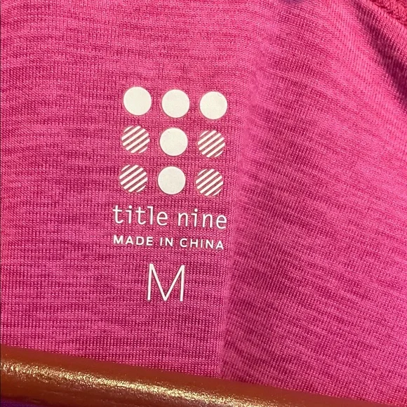 Title Nine Grace Curve Fuchsia Long Sleeve Top Size Medium - Picture 2 of 8